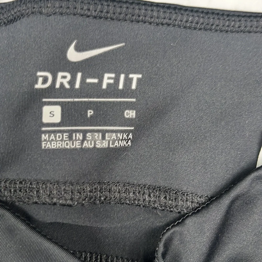 3 pair of Nike full length leggings. Like new! 2 sz xs and black sz small. - Picture 8 of 9